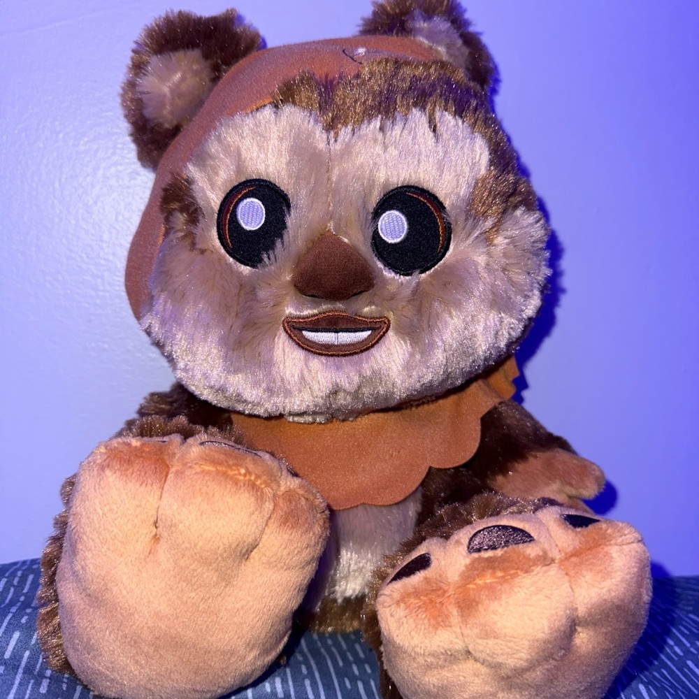 DISNEY PLUSH- big feet Ewok